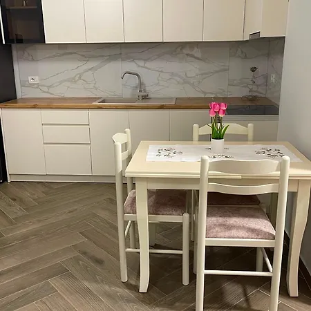 شقة Mary's فلورا
